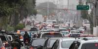 Na foto, movimenta&ccedil;&atilde;o de carros em ruas de S&atilde;o Paulo.  Foto: Werther Santana/Estad&atilde;o / Estad&atilde;o