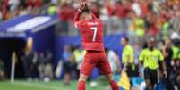 Cristiano Ronaldo vai para a galera ap&oacute;s marcar na goleada de Portugal &ndash;  Foto: Charlotte Wilson/Getty Images / Jogada10