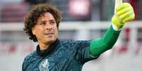 Ochoa em campo pelo México - Foto: Click Thompson/Getty Images / Jogada10
