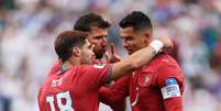 Cristiano Ronaldo marca o primeiro gol de Portugal contra o Uzbequistão  Foto: Maja Hitij - FIFA/FIFA via Getty Images