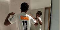 Lamine Yamal veste a camisa de Neymar, seu ídolo- Foto: Reprodução Instagram / Jogada10