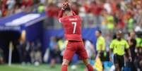 Cristiano Ronaldo se destacou com a camisa de Portugal diante do Uzbequist&atilde;o &ndash;  Foto: Michael Steele/Getty Images / Jogada10