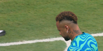 Neymar em aquecimento antes da partida entre Brasil e Esc&oacute;cia pela Copa 2026  Foto: Reprodu&ccedil;&atilde;o/YouTube/Caz&eacute;TV