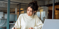Os filmes podem ser uma &oacute;tima ferramenta para o desenvolvimento do pensamento cr&iacute;tico, estimulando a reflex&atilde;o sobre quest&otilde;es sociais, &eacute;ticas e culturais Foto: Stock 4you | Shutterstock / Portal EdiCase