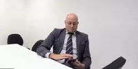 Rodrigo Pantaleão, de 53 anos, foi encontrado morto dentro da própria residência em Florianópolis (SC)  Foto: Reprodução/Jornal Razão/Youtube