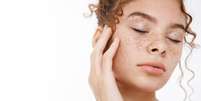 Entenda os riscos do agravamento do melasma quando as temperaturas caem  Foto: Divulgação/Pink Med / Saúde em Dia