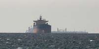 Navios de carga no Golfo, perto do Estreito de Ormuz, em março de 2026  Foto: Reuters / BBC News Brasil