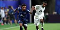 Willy Semedo dispara rumo ao ataque para Cabo Verde, O saudita Nasser Al-Salem, tenta fazer a marcação. Foto: Michael Steele/Getty Images / Jogada10