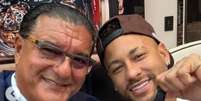 Neymar mostra seu mais novo relógio  Foto:  Instagram/@jacobarabo