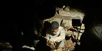 Especialistas indicam que, ap&oacute;s 72 horas, as chances de se encontrar algu&eacute;m com vida diminuem drasticamente  Foto: Reuters / BBC News Brasil