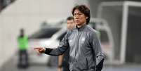 Hong Myung-Bo pediu demiss&atilde;o depois de muitas cr&iacute;ticas - Foto: Chung Sung-Jun/Getty Images / Jogada10