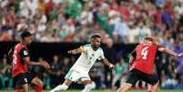 Riyad Mahrez fez dois gols e foi o destaque da Arg&eacute;lia na partida que valeu a vaga na segunda fase da Copa - Foto: Michael Steele/Getty Images / Jogada10