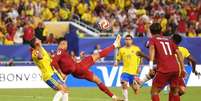 O colombiano Jhon Arias (à esquerda) luta pela bola com o português João Felix. Foto: Megan Briggs/Getty Images / Jogada10