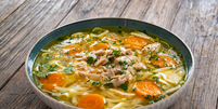 Sopa proteica de frango com macarr&atilde;o e legumes Foto: Jacek Chabraszewski | Shutterstock / Portal EdiCase