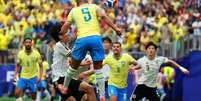 Casemiro empatou de cabe&ccedil;a no segundo tempo, ap&oacute;s m&aacute; atua&ccedil;&atilde;o na etapa inicial, e iniciou virada do Brasil contra o Jap&atilde;o.  Foto: Werther Santana/Estad&atilde;o / Estad&atilde;o