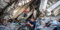 Equipes tentam resgatar menino de 9 anos preso sob escombros na Venezuela  Foto: ANSA / Ansa - Brasil