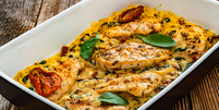 Frango cremoso com espinafre e tomate seco Foto: Jacek Chabraszewski | Shutterstock / Portal EdiCase
