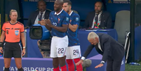 T&eacute;cnico franc&ecirc;s faz rever&ecirc;ncia para Mbapp&eacute;  Foto: Reprodu&ccedil;&atilde;o