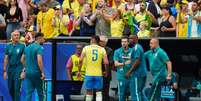 Ancelotti passa orientações para Casemiro  Foto: Hakan Akgun/Anadolu / Getty Images