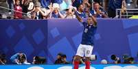 Mbappé comemora gol contra a Suécia; vitória por 3 a 0 colocou a equipe de Didier Deschamps nas oitavas de final da Copa do Mundo  Foto: Jose Breton/Pics Action/NurPhoto via Getty Images