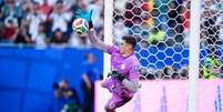 Orlando Gill her&oacute;is da classifica&ccedil;&atilde;o do Paraguai contra a Alemanha.  Foto: Daniela Porcelli/ Getty Images