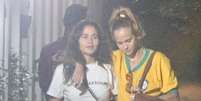 Nanda Costa e Emilie Rey andando pelas ruas do RJ Foto: Thiago Martins | AGNEWS
