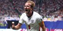 Kane marcou os dois gols que deram a classificação para a Inglaterra sobre a RD Congo –  Foto: Divulgação / England / Jogada10
