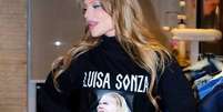 Lu&iacute;sa Sonza posa com camisa personalizada em refer&ecirc;ncia a Haaland &ndash;  Foto: Instagram @luisasonza / Jogada10