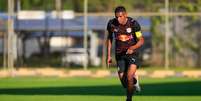 Na foto, Cau&ecirc; Nascimento, jogador do time sub-20 do Red Bull Bragantino. Foto: Fernando Roberto/Red Bull Bragantino. / Esporte News Mundo