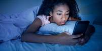Veja como o celular atrapalha seu sono Foto: Shutterstock / Sa&uacute;de em Dia