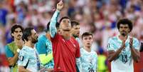 Cristiano Ronaldo com Modric, da Cro&aacute;cia, pela Copa do Mundo &ndash;  Foto: Buda Mendes/Getty Images / Jogada10