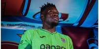 Foto: Divulga&ccedil;&atilde;o / Trabzonspor - Legenda: Sem espa&ccedil;o no Manchester United, Onana continuar&aacute; no Trabzonspor / Jogada10