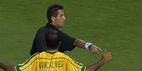 Gon&ccedil;alves reclama do p&ecirc;nalti marcado na derrota para a Noruega em na Copa de 98  Foto: Reprodu&ccedil;&atilde;o
