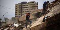 Equipes de socorro continuam as buscas mais de uma semana após duplo terremoto que matou cerca de 3 mil pessoas, segundo balanço divulgado em 4 de julho de 2026.  Foto: REUTERS - Adriano Machado / RFI