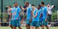 Sele&ccedil;&atilde;o Brasileira enfrenta calor nos treinos - Foto: Rafael Ribeiro / CBF, Nelson Terme / CBF / Jogada10