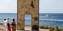 Papa Leão XIV visitou a “Porta da Europa”, monumento simbólico voltado para o Mediterrâneo.  Foto: RFI