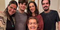 Esposa de Faustão se emociona ao falar sobre saúde de Faustão aos 76 anos, após 4 transplantes: 'Se não tivesse...'.  Foto: Reprodução/Instagram, @lucard / Purepeople