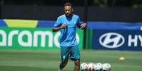 Neymar durante sele&ccedil;&atilde;o brasileira que treina no Columbia Park, centro de treinamento do New York Red Bulls  Foto: Werther Santana/Estad&atilde;o / Estad&atilde;o