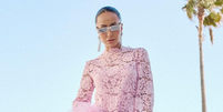 Os novos Adidas com renda na cor 'Dusty Rose' superaram os Samba em tudo: mais rom&acirc;nticos, mais confort&aacute;veis e muito mais bonitos. Foto: Reprodu&ccedil;&atilde;o/Instagram, @sabrinasato / Purepeople