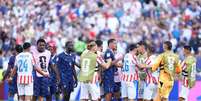 Clima esquentou ap&oacute;s o apito final de Fran&ccedil;a x Paraguai, neste s&aacute;bado (4), pelas oitavas de final da Copa - Justin Setterfield/Getty Images Foto: Jogada10