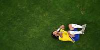 O então lateral-esquerdo do Brasil, Marcelo, reage à derrota para a Alemanha no Estádio do Mineirão, em 8 de julho de 2014, em Belo Horizonte (MG)  Foto: Francois Xavier Marit - Pool/Getty Images / BBC News Brasil