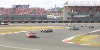 A FIA admitiu que uma falha de software exibiu, por engano, a mensagem de relargada no GP da Gr&atilde;-Bretanha.  Foto: Reprodu&ccedil;&atilde;o / F1