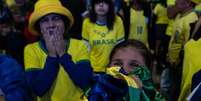 Torcedores lamentam a elimina&ccedil;&atilde;o do Brasil da Copa do Mundo de 2026 ap&oacute;s derrota para a Noruega nas oitavas de final, no Vale do Anhangaba&uacute;, na zona central de S&atilde;o Paulo, neste domingo, 5.  Foto:  BIA BORGES/O FOTOGR&Aacute;FICO/Estad&atilde;o Conte&uacute;do