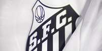 Escudo do Santos Foto: Escudo do Santos ( Raul Baretta/Santos) / G&aacute;vea News