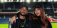 Neymar e Rafaella posam juntos em est&aacute;dio  Foto: Reprodu&ccedil;&atilde;o | Instagram