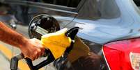 Expectativa era que Petrobras reduzisse pre&ccedil;o da gasolina ap&oacute;s a retirada de subven&ccedil;&atilde;o, mas decis&atilde;o dever&aacute; ser adiada  Foto: Nilton Fukuda/Estad&atilde;o / Estad&atilde;o