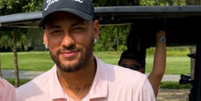 Sorridente, Neymar &eacute; tietado em campo de golfe nos EUA ap&oacute;s derrota do Brasil na Copa  Foto: Reprodu&ccedil;&atilde;o/Redes Sociais