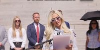 Paris Hilton celebrou a notícia do fechamento do internato que frequentou na adolescência e publicou sobre o caso nas redes sociais  Foto: Reprodução/Instagram/@parishilton
