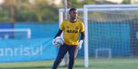Negocia&ccedil;&atilde;o prev&ecirc; percentual ao Gr&ecirc;mio em futura venda do arqueiro - Foto: Lucas Uebel / Gr&ecirc;mio FBPA / Jogada10