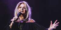 Bonnie Tyler morreu aos 75 anos após ser submetida a uma cirurgia de emergência no intestino em Portugal no início deste ano Foto: Getty Images / BBC News Brasil